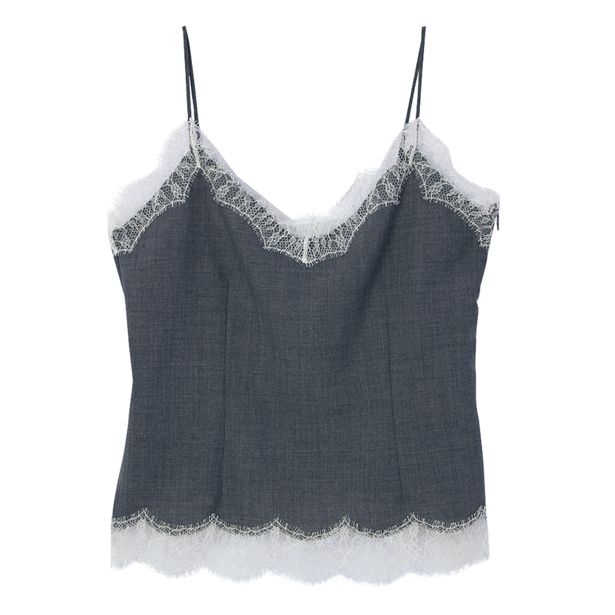 ジャケットを羽織ったり、Tシャツに重ねたり、デイリースタイルに取り入れて。キャミソール¥119,900（マディソンブルー）