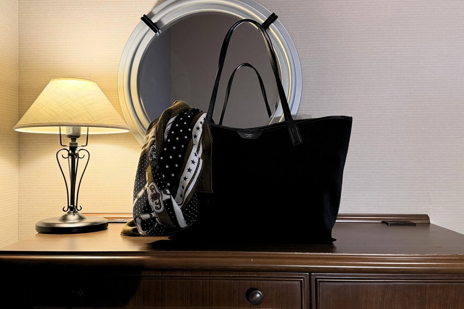 東原妙子さんがプロデュース、空気のように軽い「名品トート」