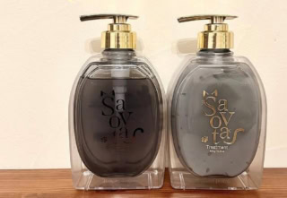 猫モチーフがいっぱいのパッケージがかわいい！サボンドニャボタ モイストプランプヘアセット モイストプランプヘアトリートメント 420g、モイストプランプシャンプー 420mL ¥3300（アンド・ナイン）※限定発売