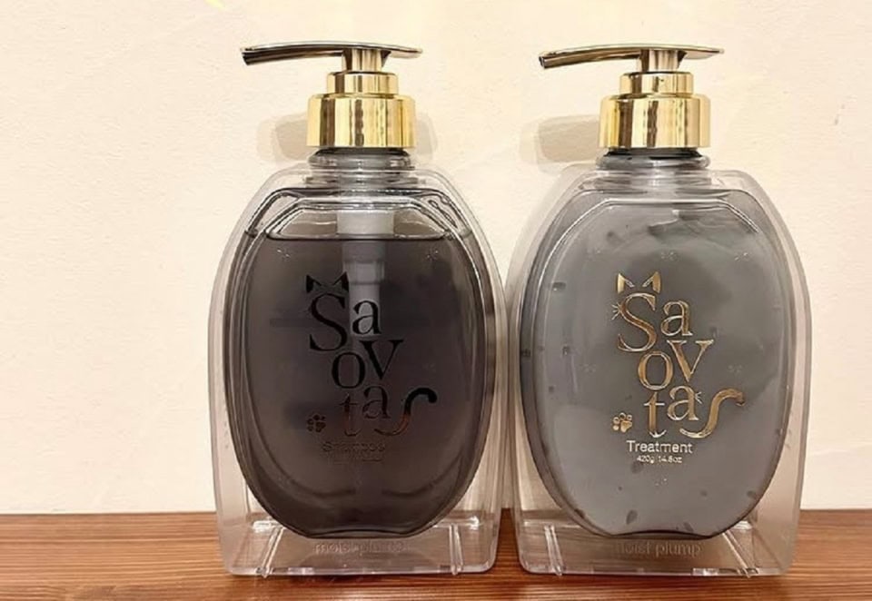 猫モチーフがいっぱいのパッケージがかわいい！サボンドニャボタ モイストプランプヘアセット モイストプランプヘアトリートメント 420g、モイストプランプシャンプー 420mL ¥3300（アンド・ナイン）※限定発売