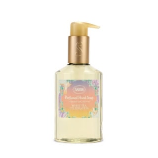 とろりとしたテクスチャーでやさしく手肌を洗浄するハンドソープ。細かな泡はキレがよく、スピーディーに汚れを落としつつ、アロエベラ由来成分がうるおいを与えてくれる。ハンドソープ ホワイトティー・セレブレーション 200mL ￥2,640（SABON Japan）※限定発売