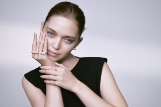 「バランス ネオ」「デインジャー」シリーズにもオールメタルのリングが登場。ほかのジュエリーとの調和も楽しんで。