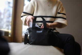 チャック付きがうれしい!ズボラな私にとって、カバンの中身が見えないのは大事なポイント。