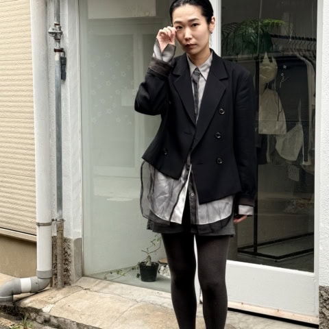 【40代スナップ】シアー素材が重なった「ヴィンテージシャツ」で、即ドレスアップ!|モネさん