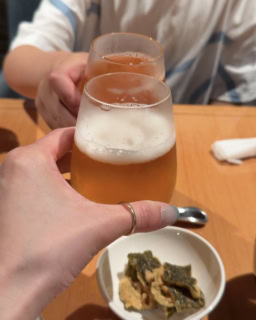 グランヴィアラウンジで息子と乾杯！アルコールも含めてドリンク飲み放題です。