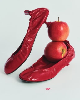 シューズ［ヒール2.5㎝］¥126,500（セルジオ ロッシ／セルジオ ロッシ ジャパン カスタマーサービス）