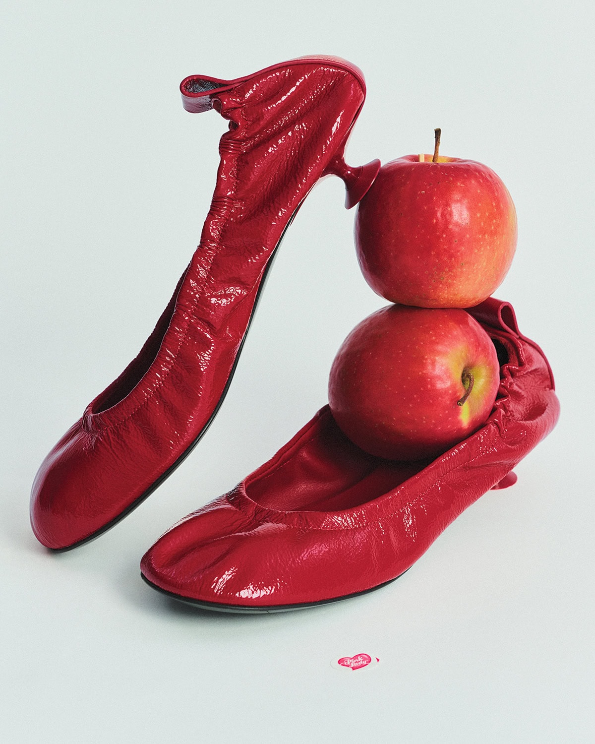 シューズ［ヒール2.5㎝］¥126,500（セルジオ ロッシ／セルジオ ロッシ ジャパン カスタマーサービス）