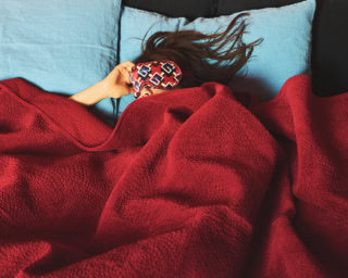 Mericiのピローケース、GUCCIのアイマスク、イギリスのコンランショップで購入したベッドカバーは風間さん私物