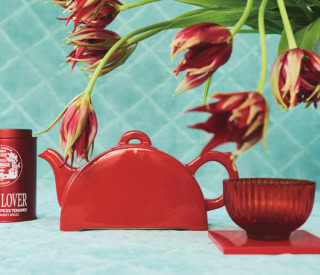 カップ¥12,100、ソーサー¥5,500、ポット¥66,000、お茶¥8,640（全てマリアージュ フレール／マリアージュ フレール 銀座本店）