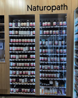 オーストラリアはナチュロパシー先進国で、オーガニックスーパーの一角にナチュロパスに処方してもらわないと買えないサプリがいっぱいあるの