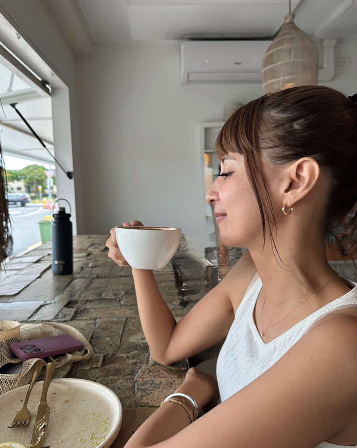 子どもたちみんなが映画館で鑑賞中に束の間のキッズフリーカフェタイム