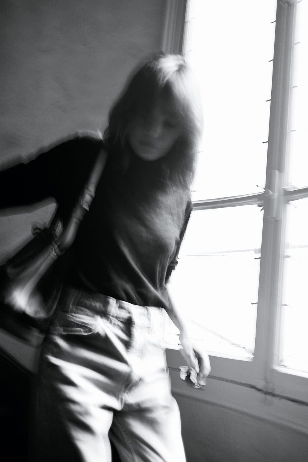 バッグ〈プチ・ノエ〉［H27×W27×D21㎝］¥308,000、トップス¥355,300、ブレスレット¥92,400（全てルイ・ヴィトン／ルイ・ヴィトン クライアントサービス）、その他梨花私物