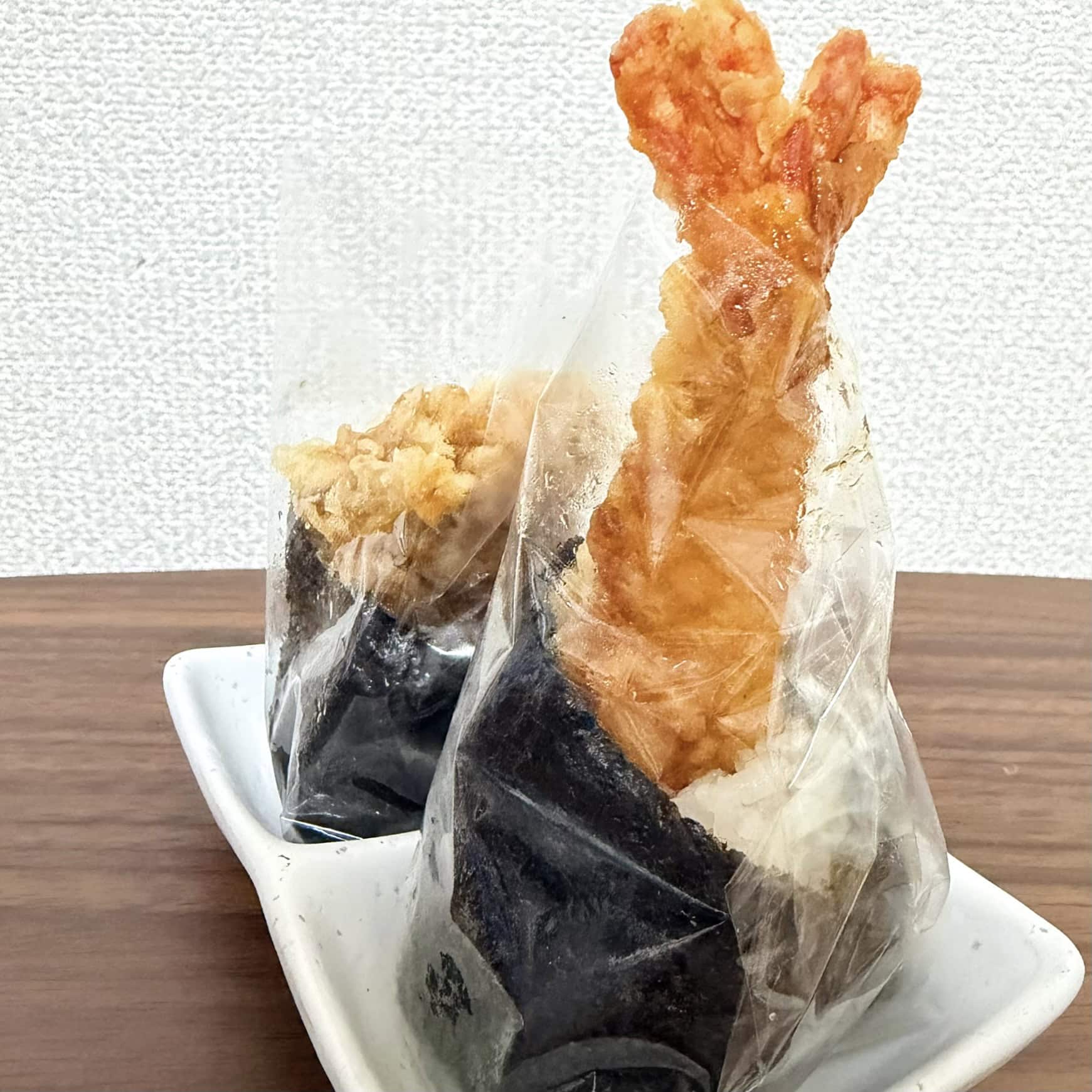 東京駅構内『おむすび百千』の「えび天むす」