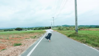 目の前に広がるサトウキビ畑を前に、ようやくあの舞台に到着したのだと感動！ 主人公さながらに駆け出しました。