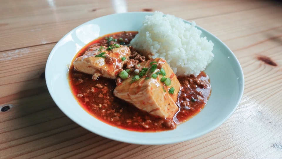 丼と書いてあったけど、カレーのように盛り付けられていて、これがまたいい！ 島豆腐の麻婆丼 ￥1,200