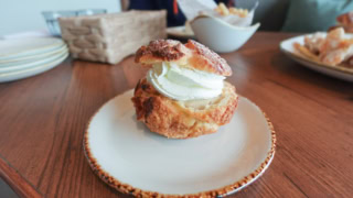 小浜島産黒糖のシュークリーム　￥1,000