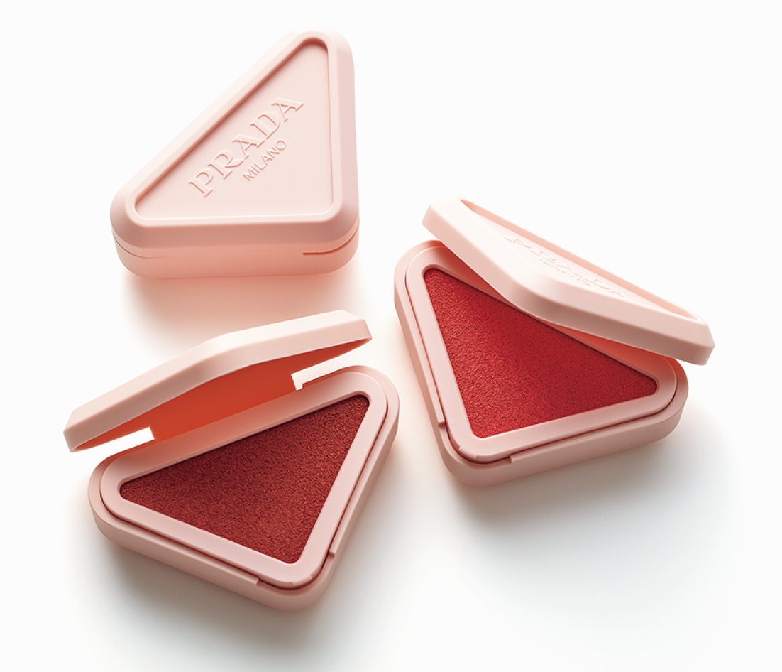 プラダ タッチ 左から：P71 ボウ、P75 チューリップ 各6,930（共にプラダ ビューティ・5/1発売）