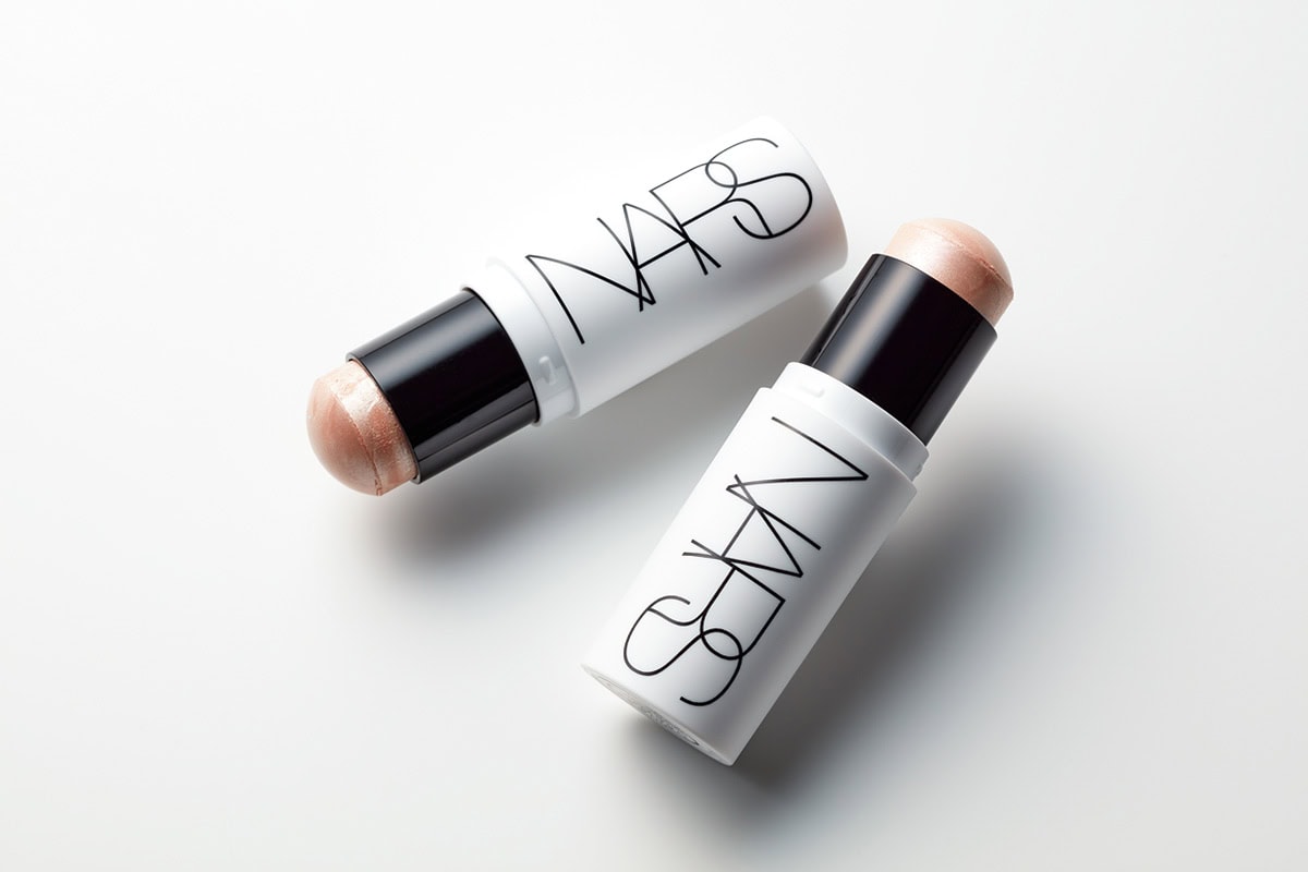 ライトリフレクティング ルミナイジングスティック 上から：04232、04233 各¥6,160（共にNARS JAPAN・4月24日発売）