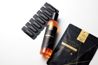 右から：ダーマレーザー スーパーブラックVC100マスク 7枚入り ¥1,100、同 VC100 ローション 240mL ¥2,200、VC 1ショット 28個入り ¥2,970（全てクオリティファースト）