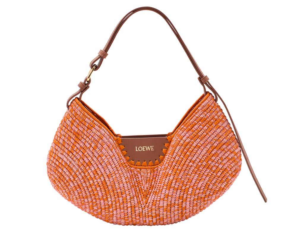 バッグ〈ロエベスイング〉［H22×W35×D11㎝］¥270,600※予定価格・5月7日発売予定（ロエベ／ロエベ ジャパン クライアントサービス）