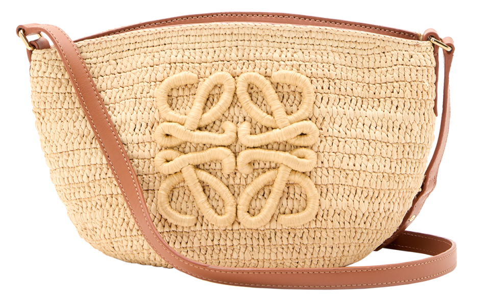 ポシェット〈エクリプス〉［H17×W28×D11㎝］¥198,000※予定価格・4月16日発売予定（ロエベ／ロエベ ジャパン クライアントサービス）