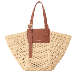 バッグ〈ハンモック カバ 〉［H28×W16×D34㎝］¥320,100※予定価格・4月16日発売予定（ロエベ／ロエベ ジャパン クライアントサービス）