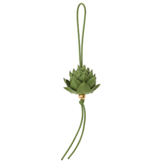 アーティチョーク チャーム ¥103,400※予定価格・4月16日発売予定(ロエベ/ロエベ ジャパン クライアントサービス)