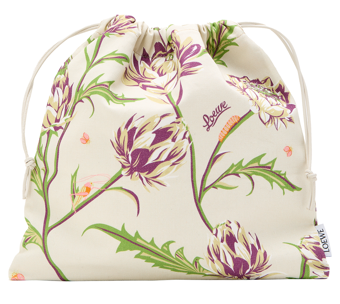 バッグ〈ドローストリング ポーチ〉［H25×W26×D3㎝］¥46,200※予定価格・4月16日発売予定（ロエベ／ロエベ ジャパン クライアントサービス）