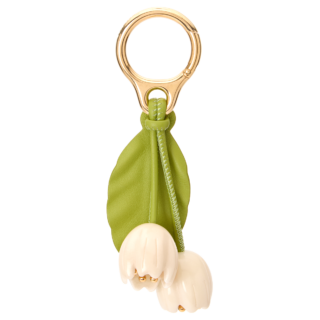 フラワー チャーム ¥90,200※予定価格・4月16日発売予定(ロエベ/ロエベ ジャパン クライアントサービス)