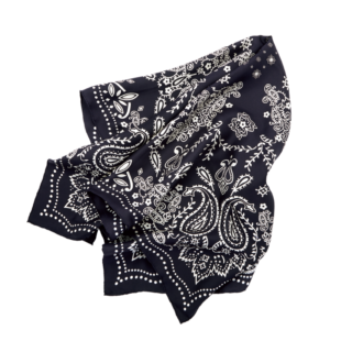 シルクスカーフ［H88×W88㎝］¥22,000（マニプリ）