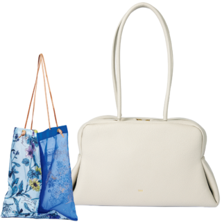 右：アイボリーバッグ［H18×W27×D8.5㎝］¥39,600（TOV／アンソロジー）、左：「こう見えてマチ付き！」スカーフバッグ［H35×W35㎝］¥25,300（マニプリ）