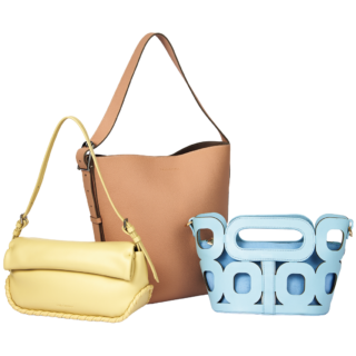 左から：バッグ［H14×W27×D9㎝］¥19,800（ADD CULUMN／アンソロジー）、バッグ［H28×W19×D16㎝］¥238,700（ボナベンチュラ）、バッグ［H17.5×W21×D17.5㎝］¥68,200（ペリーコ／アマン）