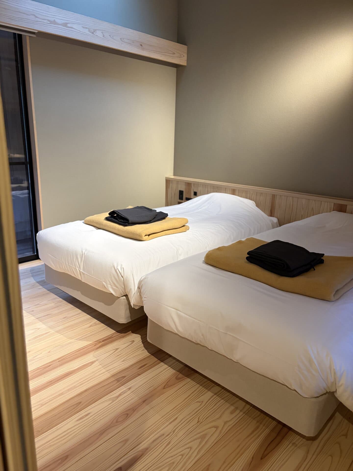 こちらのベッドルームは天井が高く、すごく開放的でした！