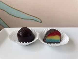 ハワイの代表かき氷、レインボーシェイブアイスがチョコレートになっちゃいました！