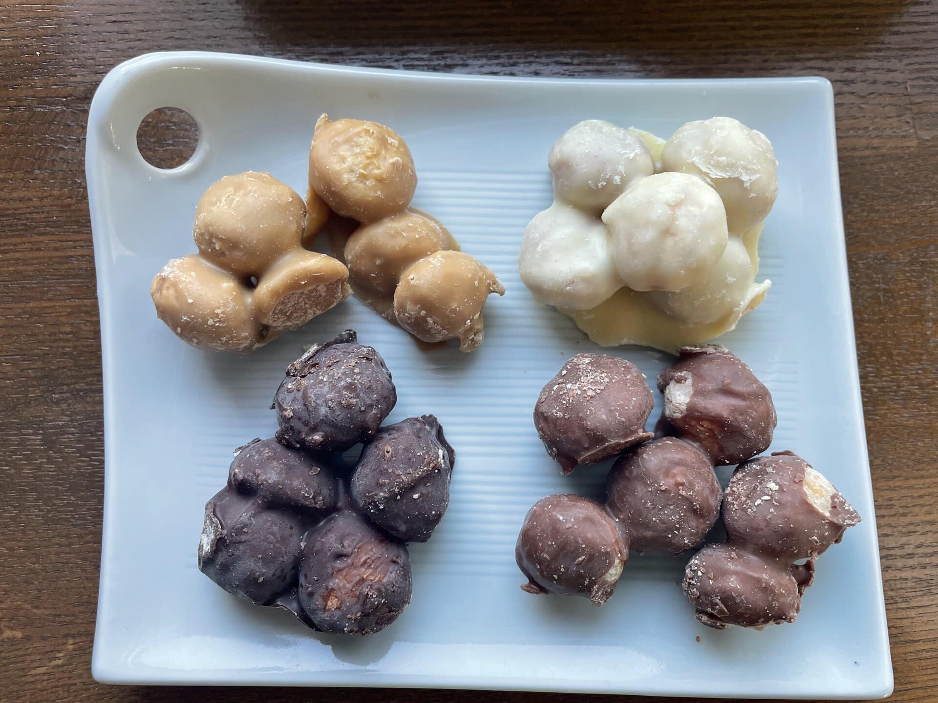 チョコは薄めでナッツが主役！