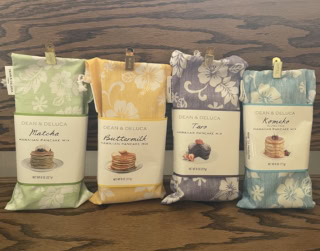 【ディーン＆デルーカ】右から、抹茶、バターミルク、タロ、米粉のパンケーキミックス。各15ドル（ 日本円で約2,400円）