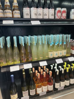 【リッツ・カールトン・ワイキキ店】ハワイメイドのリカー類も豊富。おみやげにも喜ばれそう