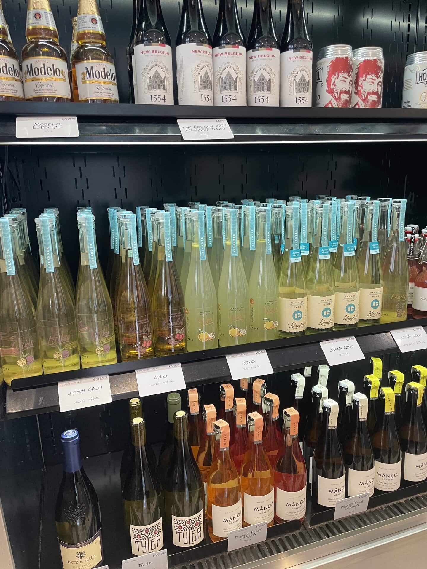 【リッツ・カールトン・ワイキキ店】ハワイメイドのリカー類も豊富。おみやげにも喜ばれそう