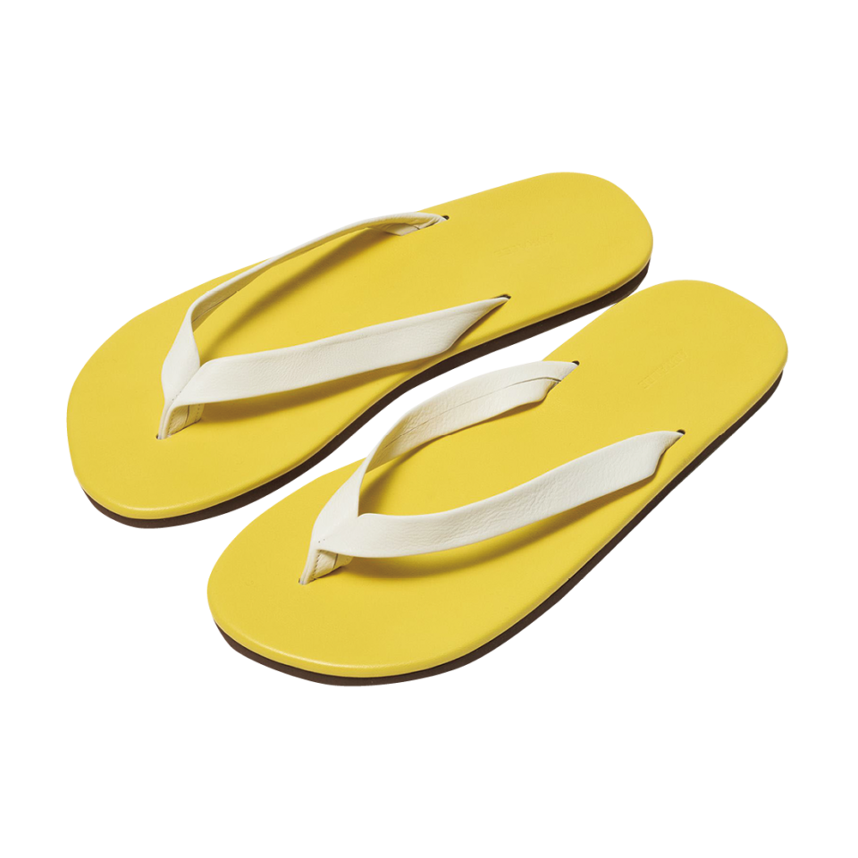 レザーサンダル¥48,400（オーラリー）