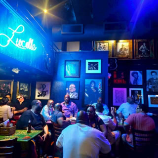 【B.B KING’S BLUES CLUB】地元です、音楽やってます、的な音楽玄人っぽいお客さんがたくさん!