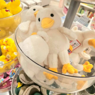 もふもふのフラップ・ダックは14.99ドル(日本円で約2,473円)。