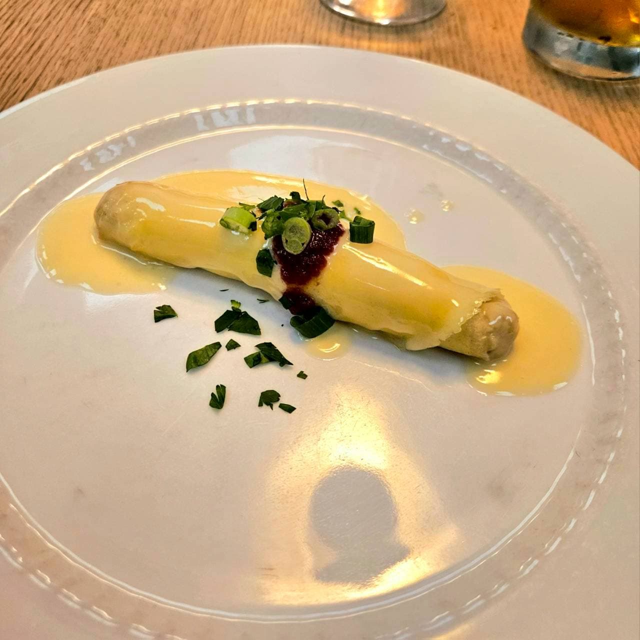 【Felicia Suzanne's】こちらがメニュー外で、実は私がオイスターが食べられないと申したら出してくれたシグネチャー料理、チキンクレープです。