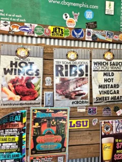 【Central BBQ】RIBS!と、やる気に満ちている書体と文字の大きい感じが非常に好ましく、個人的にシンパシーを感じます。