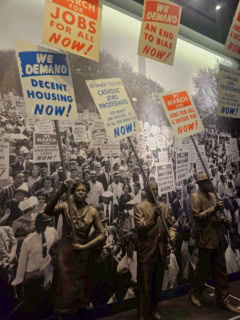 【National Civil Rights Museum】胸が苦しくなるような展示も多いですが、「人種差別なんて許せないわ」ということを、実際はもう少し口汚い言葉で脳内で毒づいている私にとっては非常に意義のある時間でした。