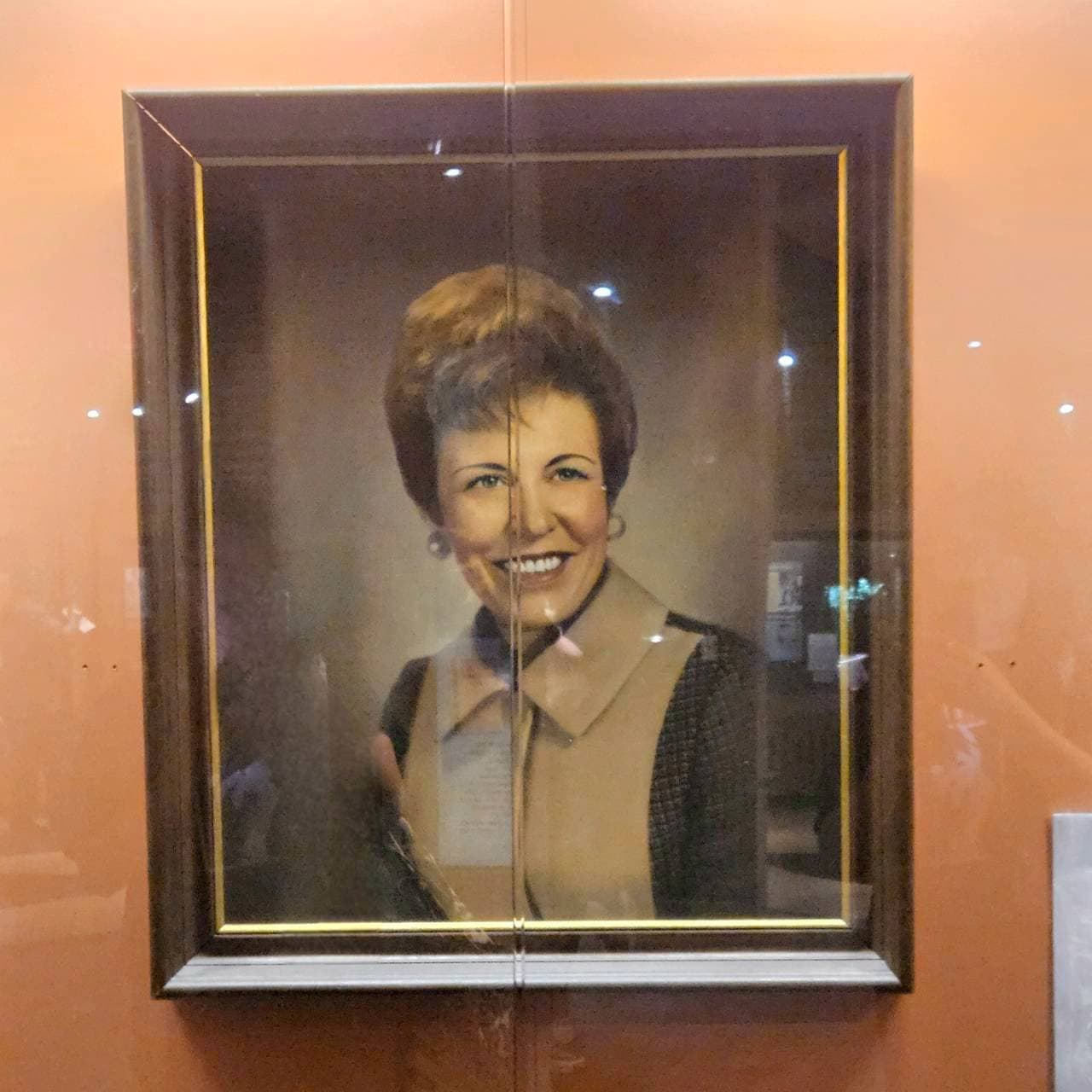 こちらがエステル姉さんです。博物館の中にはちゃんとエステル・アクストンのコーナーもあって、ドレスなどが飾られていました。
