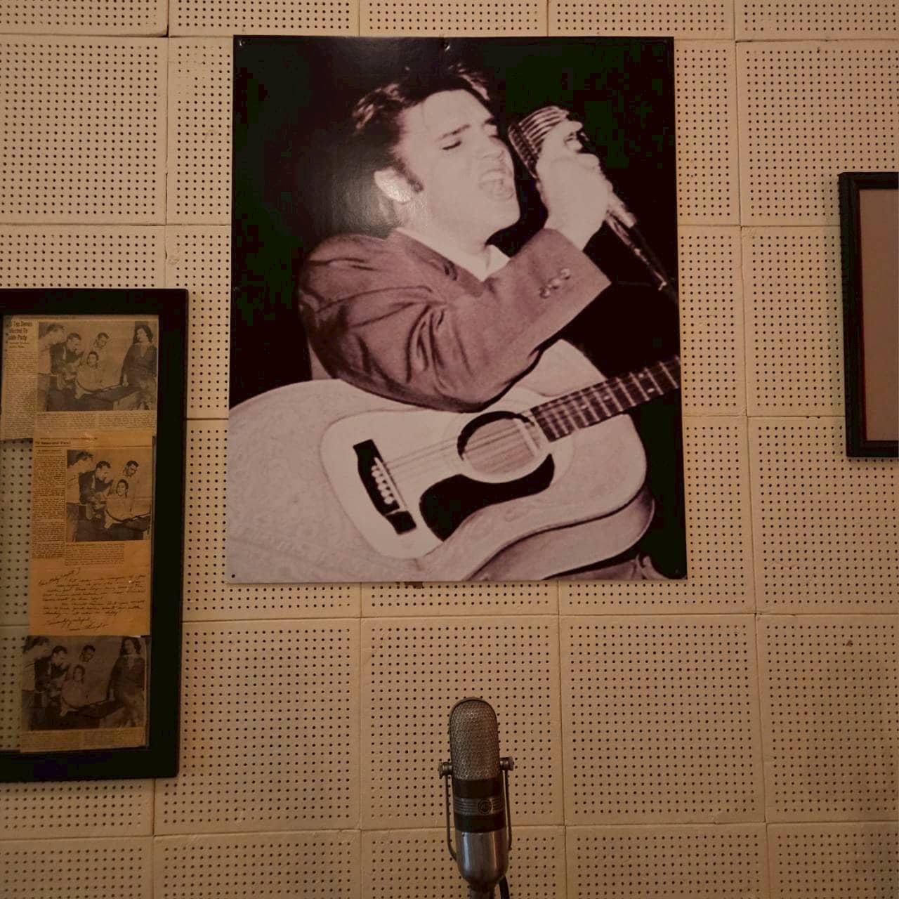 【Sun Studio】個人的にはエルヴィスの活躍の後に隆盛したソウルミュージックが好きなのでそこまでハシャげないのですが、うちの親なんかはリアルタイムでエルヴィスにキャー！って言ってた世代。1950年とか60年代に世界中にファンがいた、って、相当スゴイことですよねえ。