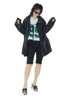 ブルゾン¥170,500（バウト）、ドレス※ジップを外してTシャツとして使用¥31,900（ナナナナサーカ別注／RHC ロンハーマン）、スカーフ¥16,500（マージ／マルティニーク ルミネ横浜）、パンツ¥16,940（イウエン マトフ／エディット ユナイテッドアローズ 梅田店）、サングラス¥23,800（カリン／スタードリーム ジャパン）、サンダル¥169,400（マノロ ブラニク／ドゥロワー 青山店）