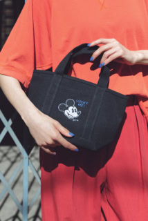 ミッキーマウスの面には便利なポケット付き！