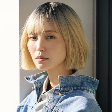 髪も痛まず気軽に試せる！ 40代に似合う【大胆なハイトーンカラー】はウィッグで美しく取り入れる