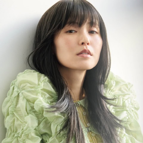 憧れヘアを気軽に。40代に似合う【美ツヤなロングヘア】はレイヤー入りウィッグで即決まります